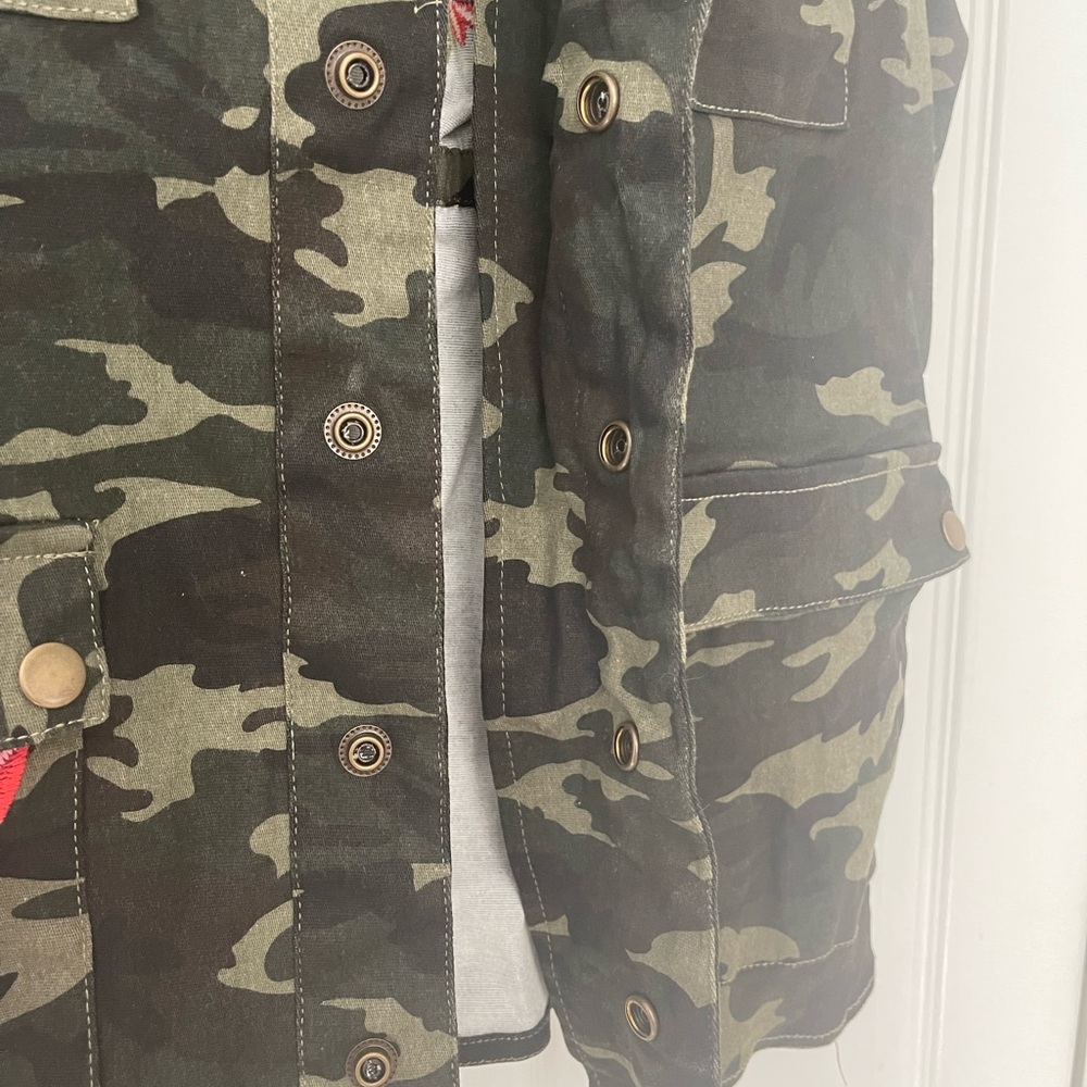 Hip length camo vest, Phoenix embroidery, patch pockets at hip size 2XL - Picture 3 of 14